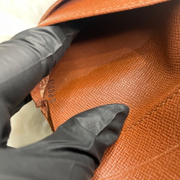 LOUIS VUITTON Monogram Portefeiulle Elise Trifold Wallet $UPDATE SOLD$ - Picture 9 of 11